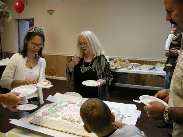 Serving the cake